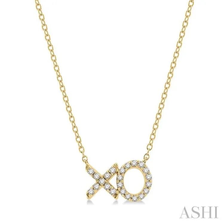 1/6 ctw 'XO' Hugs and Kisses Round Cut Diamond Petite Fashion Pendant With Chain in 10K Yellow Gold