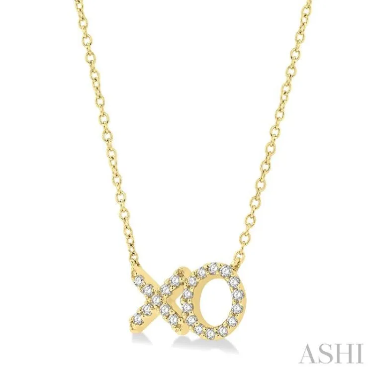 1/6 ctw 'XO' Hugs and Kisses Round Cut Diamond Petite Fashion Pendant With Chain in 10K Yellow Gold