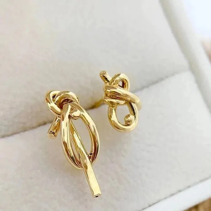 18k Yellow Gold Simple Knot Earrings