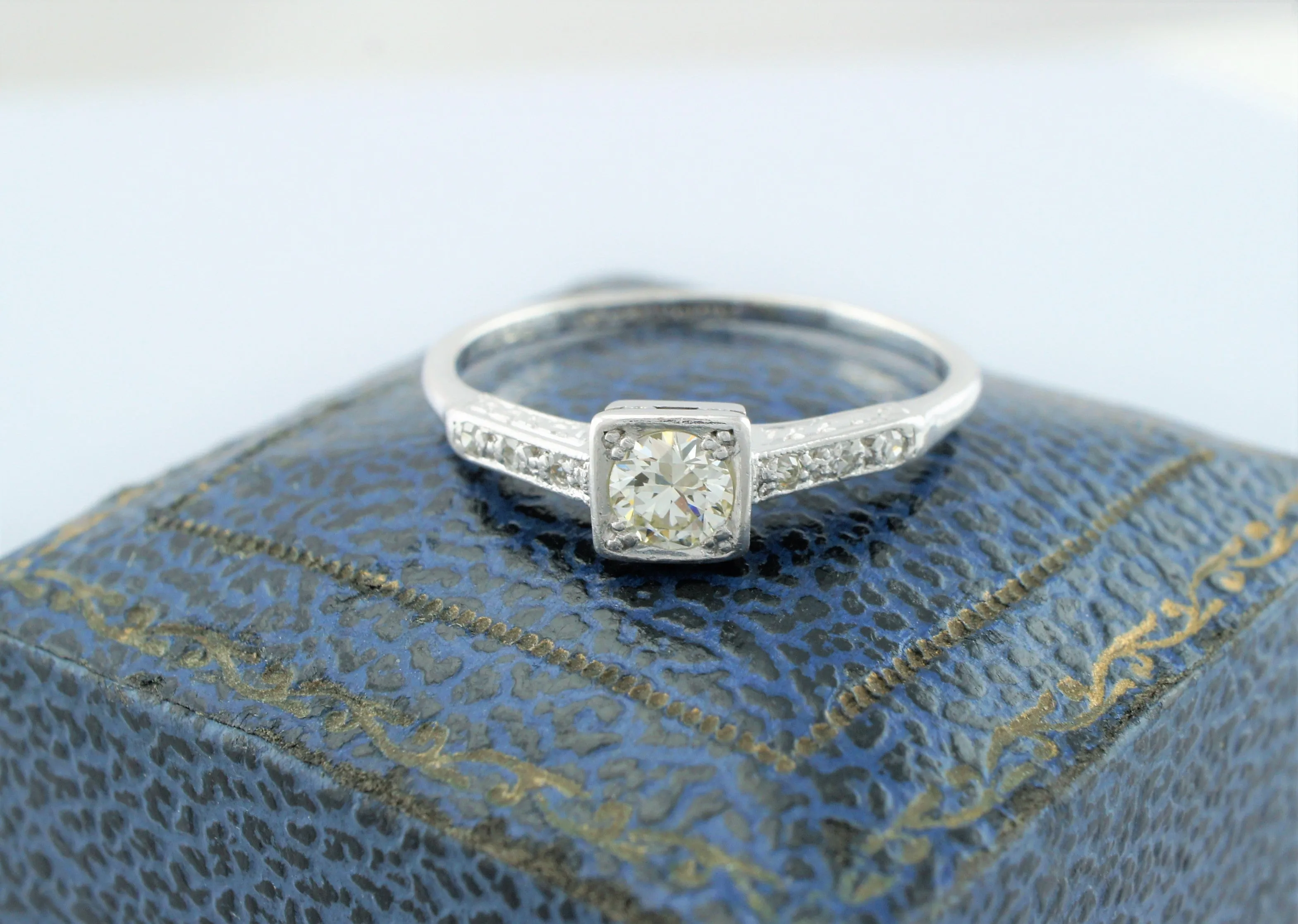 Art Deco 18ct White Gold & Platinum Diamond Engagement Ring