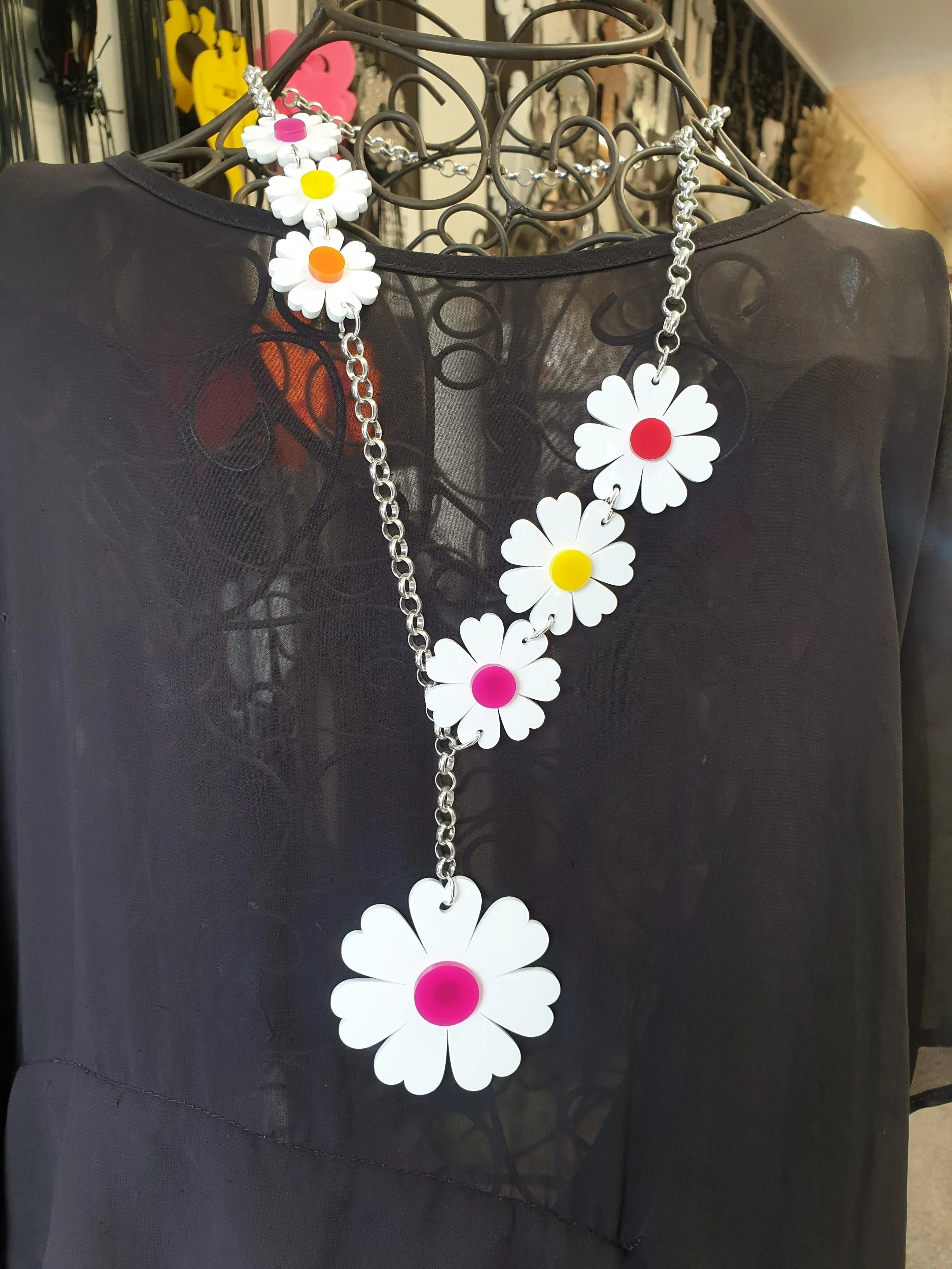 Lariat Daisy Statement Necklace