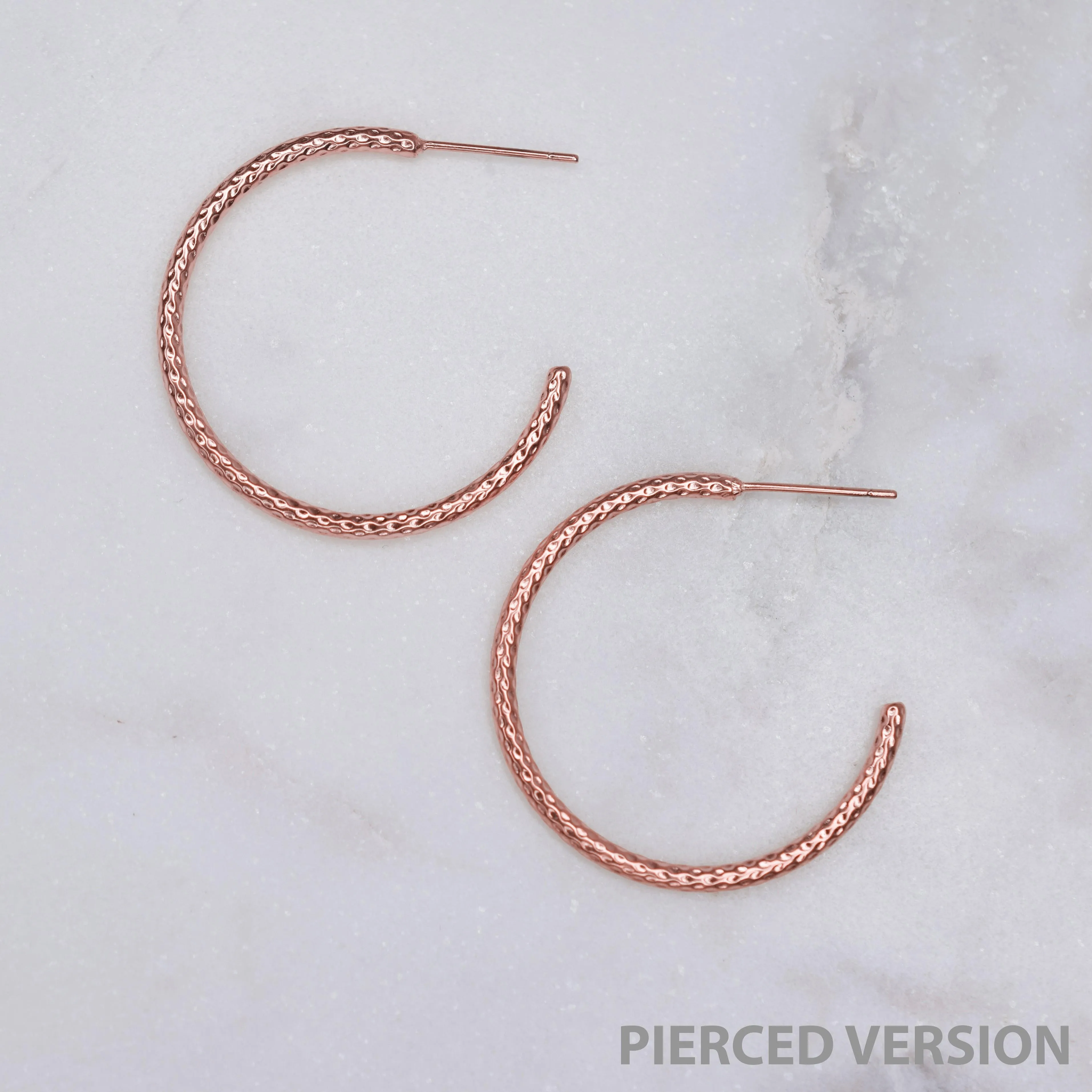 MEDIUM TEXTURED HOOP EARRINGS IN ROSE GOLD