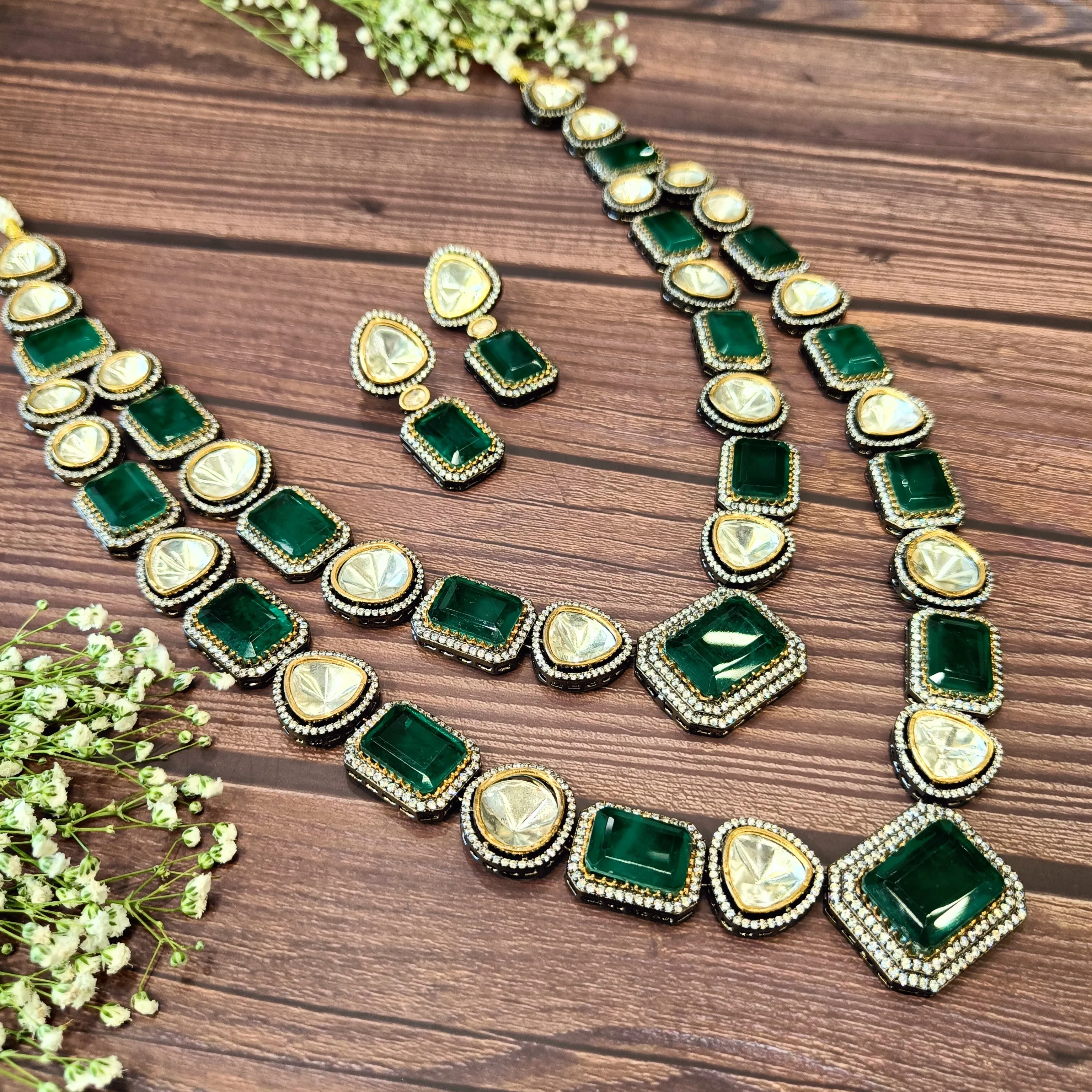 Nayaab diya polki Neckpiece