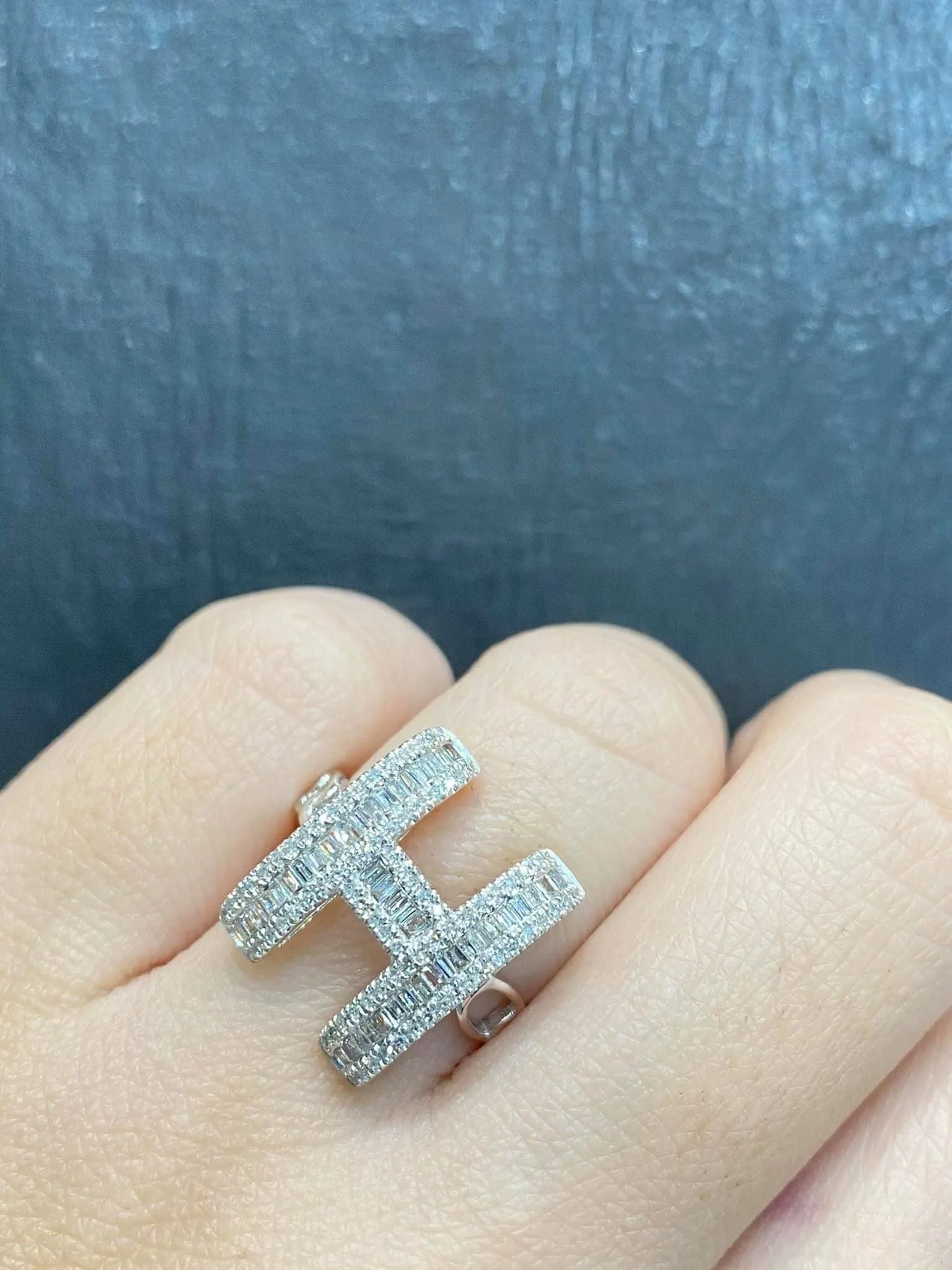 PREORDER | Letter H Chain Paved Diamond Ring 14kt